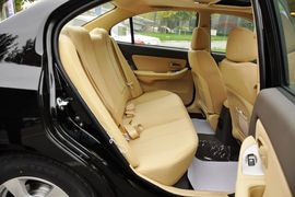 2011款北京现代伊兰特1.6L手动舒适天窗型