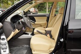 2011款北京现代伊兰特1.6L手动舒适天窗型