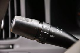 2011款北京现代伊兰特1.6L手动舒适天窗型