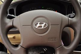 2011款北京现代伊兰特1.6L手动舒适天窗型