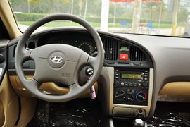 2011款北京现代伊兰特1.6L手动舒适天窗型