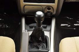 2011款北京现代伊兰特1.6L手动舒适天窗型