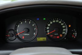 2011款北京现代伊兰特1.6L手动舒适天窗型
