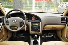 2011款北京现代伊兰特1.6L手动舒适天窗型