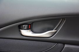 2016款本田思域220TURBO手动豪华版