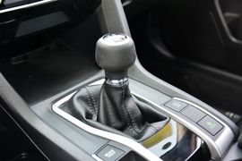 2016款本田思域220TURBO手动豪华版
