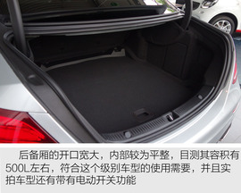 全新奔驰E级到店实拍