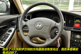 2011款北京现代伊兰特1.6L手动舒适天窗型
