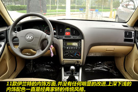 2011款北京现代伊兰特1.6L手动舒适天窗型