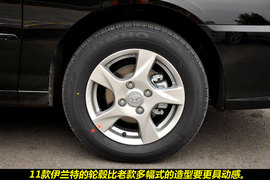 2011款北京现代伊兰特1.6L手动舒适天窗型