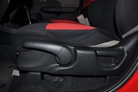 2010款本田飞度1.3L