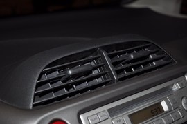 2010款本田飞度1.3L