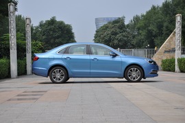 2016款奇瑞艾瑞泽7e