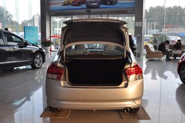 2008款广汽本田锋范1.5L手动精英版