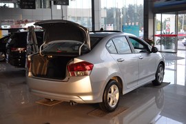 2008款广汽本田锋范1.5L手动精英版