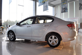 2008款广汽本田锋范1.5L手动精英版