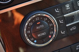 2011款奔驰R300L商务型