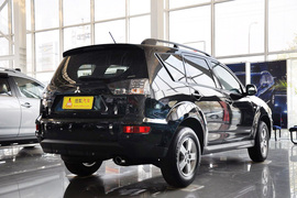 2011款三菱欧蓝德劲界