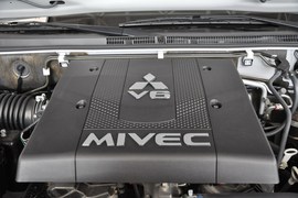 2010款三菱帕杰罗短轴