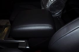 2010款三菱帕杰罗短轴