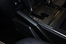 2010款三菱帕杰罗短轴