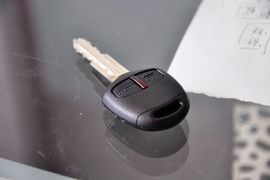 2010款三菱帕杰罗短轴