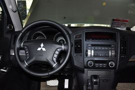 2010款三菱帕杰罗短轴