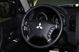 2010款三菱帕杰罗短轴