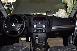 2010款三菱帕杰罗短轴