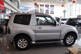 2010款三菱帕杰罗短轴