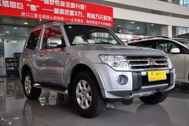 2010款三菱帕杰罗短轴