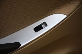 2010款北京现代瑞纳1.4GLS自动豪华型