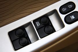 2010款北京现代瑞纳1.4GLS自动豪华型