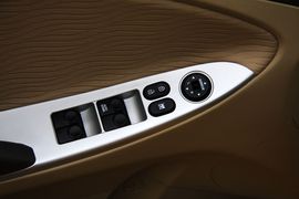 2010款北京现代瑞纳1.4GLS自动豪华型