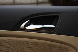 2010款北京现代瑞纳1.4GLS自动豪华型