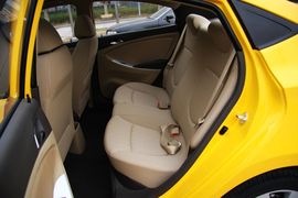 2010款北京现代瑞纳1.4GLS自动豪华型