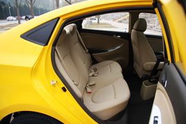 2010款北京现代瑞纳1.4GLS自动豪华型