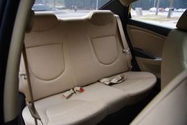 2010款北京现代瑞纳1.4GLS自动豪华型