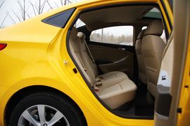 2010款北京现代瑞纳1.4GLS自动豪华型