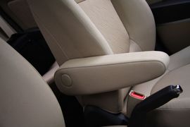 2010款北京现代瑞纳1.4GLS自动豪华型