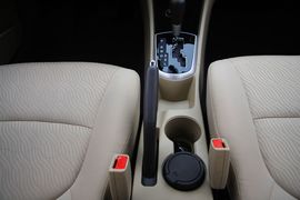 2010款北京现代瑞纳1.4GLS自动豪华型