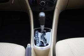 2010款北京现代瑞纳1.4GLS自动豪华型