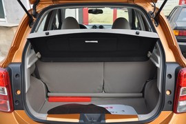 2010款东风日产玛驰1.5L自动易智版