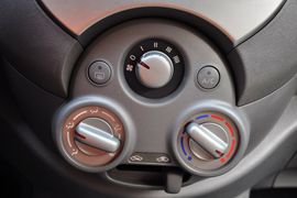 2010款东风日产玛驰1.5L自动易智版