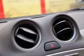2010款东风日产玛驰1.5L自动易智版