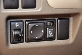 2010款东风日产玛驰1.5L自动易智版