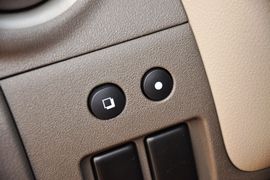 2010款东风日产玛驰1.5L自动易智版