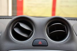 2010款东风日产玛驰1.5L自动易智版