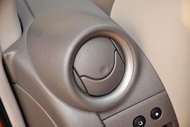 2010款东风日产玛驰1.5L自动易智版