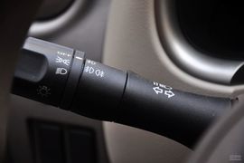 2010款东风日产玛驰1.5L自动易智版
